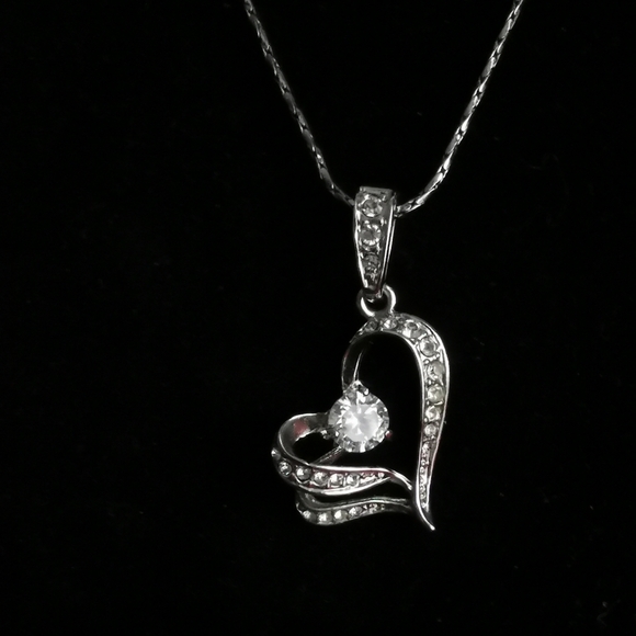 #18~Rhinestone heart shape necklace - Picture 3 of 3